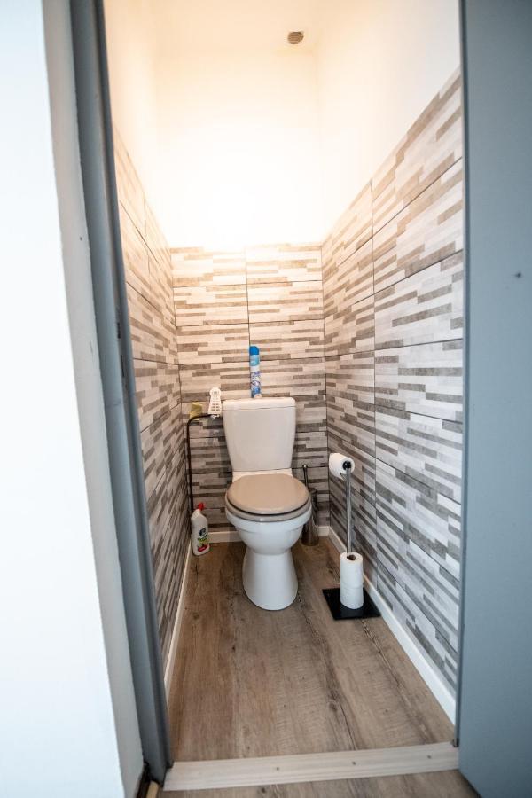 Aux Portes De Lyon Tout Confort Emplacement Ideale Netflix ジボール エクステリア 写真